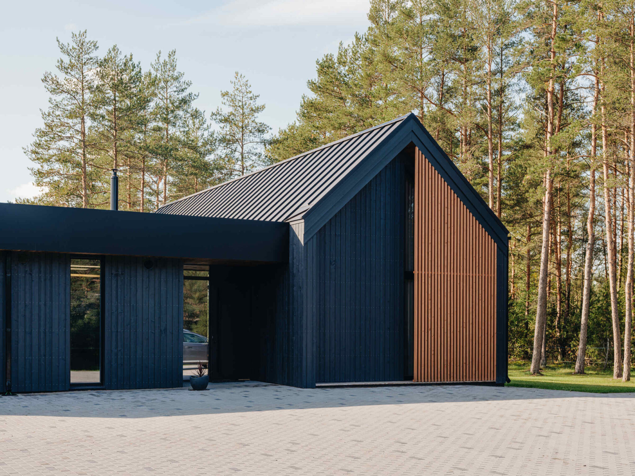 Drainage around the house: 8 things that keep the foundation and walls dry 2 Iceland house in Saku – the ground must fall away from the house, not towards it